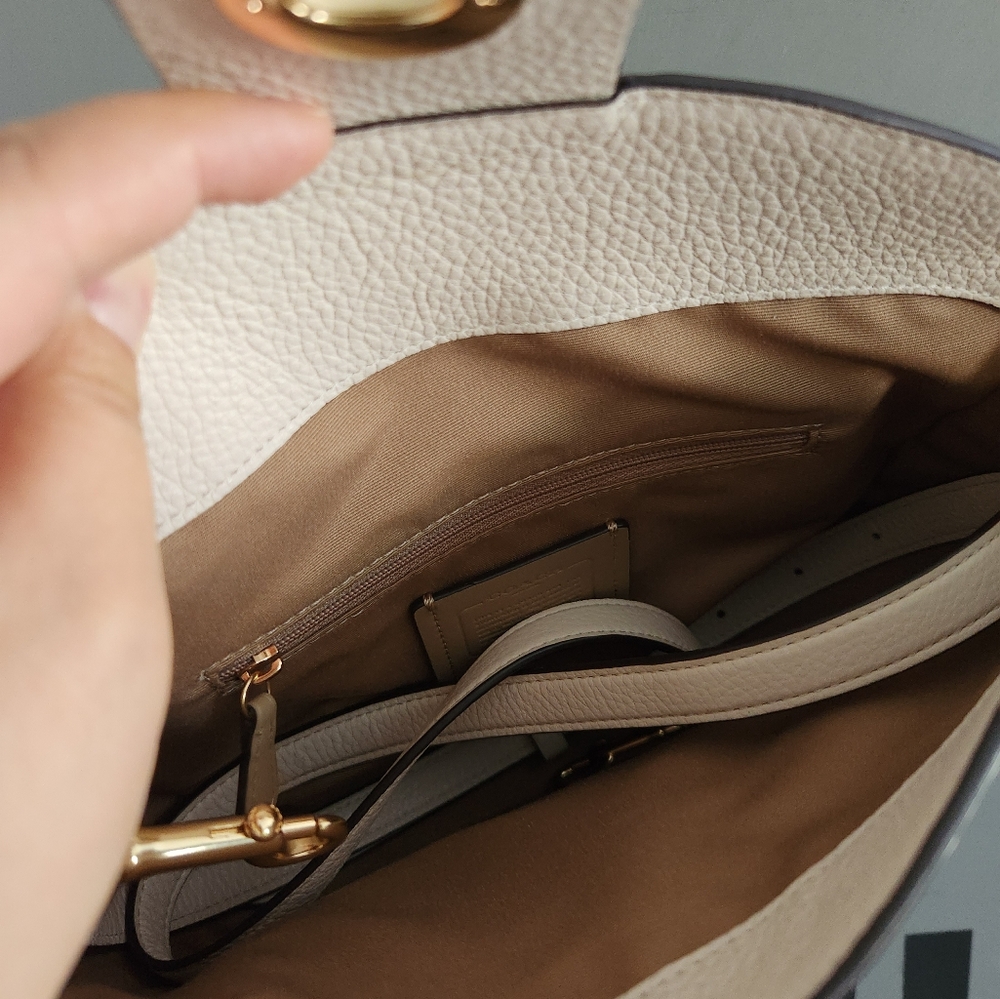 Coach CH196 Ella Hobo Leather Shoulder Crossbody Gold/Chalk - Picture 7 of 12